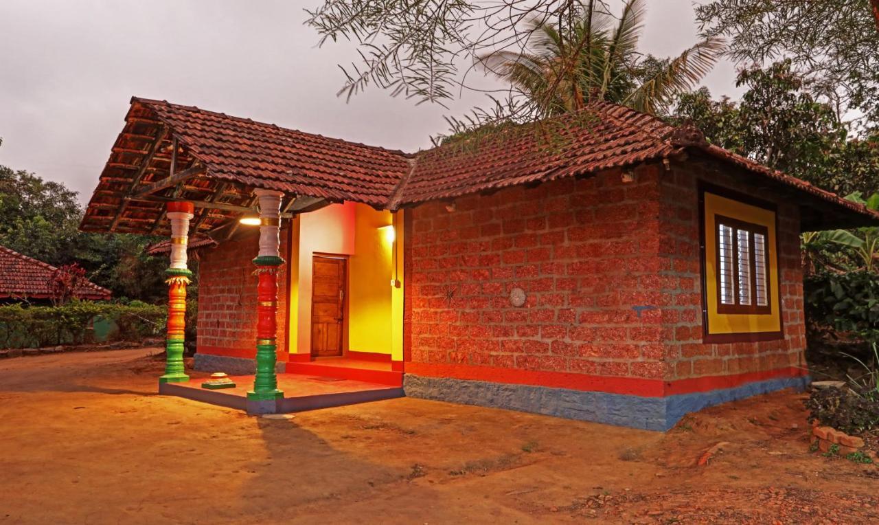 Hotel Allaranda Homestay Madikeri Esterno foto