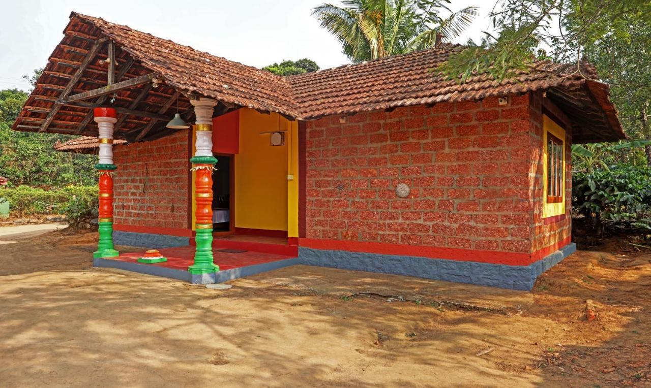 Hotel Allaranda Homestay Madikeri Esterno foto
