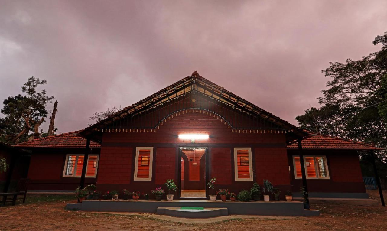 Hotel Allaranda Homestay Madikeri Esterno foto