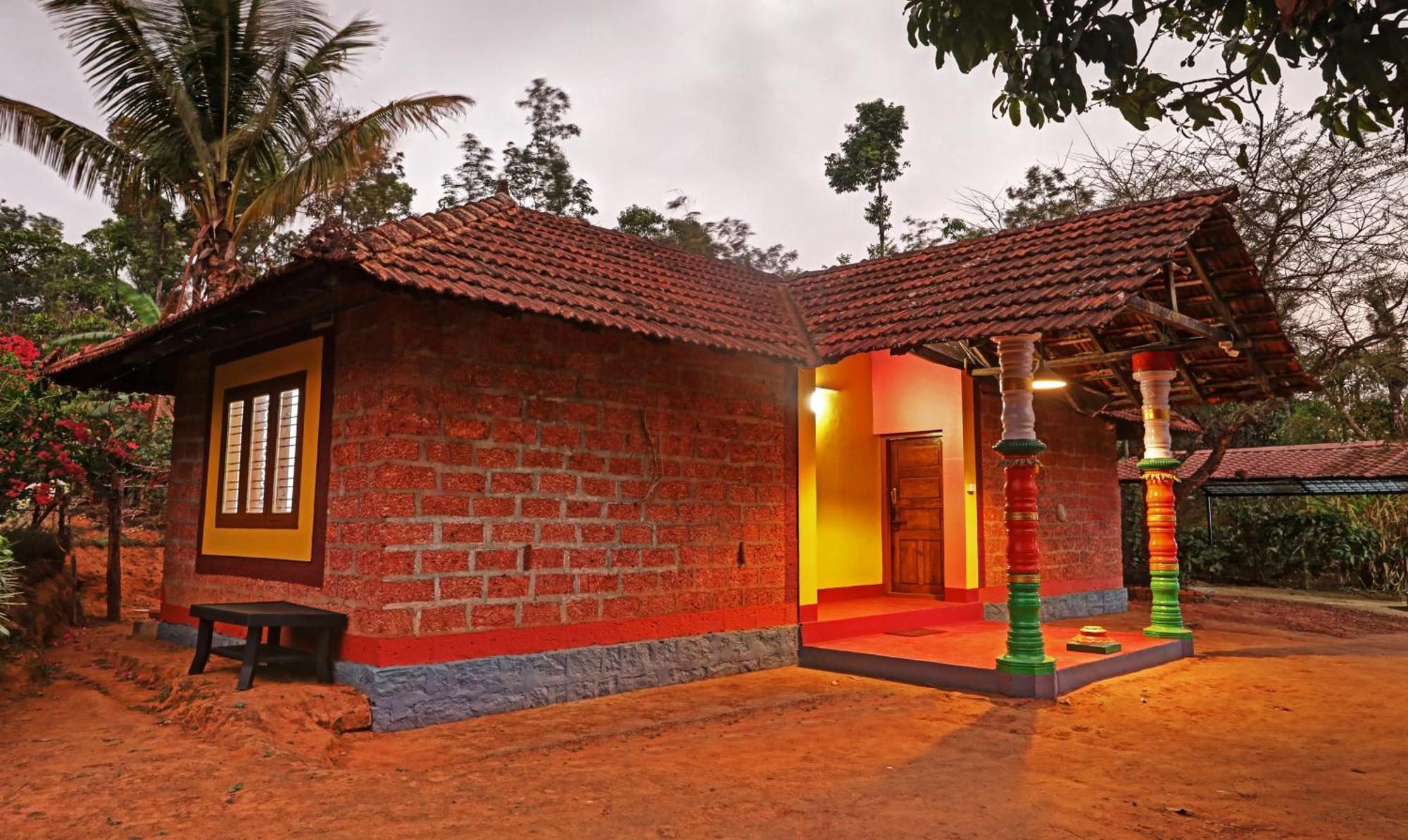 Hotel Allaranda Homestay Madikeri Esterno foto